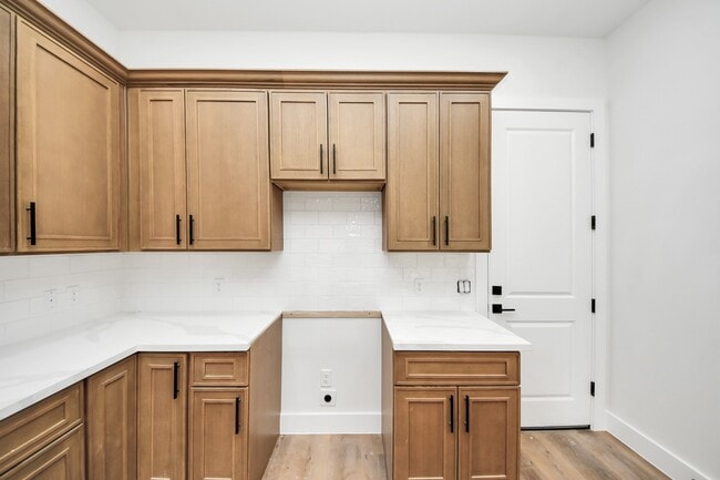 Building Photo - 8206 Colonial Ln