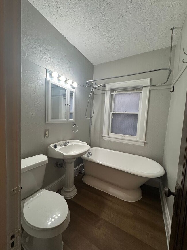 Building Photo - 1365 Phelps Ave