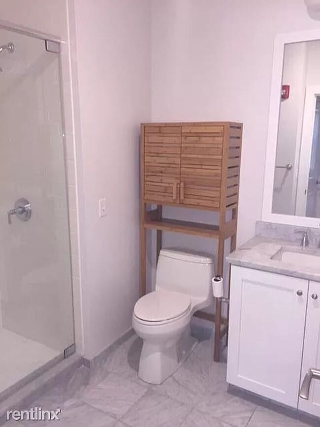 Building Photo - 2BR/2BA Condo Available October 1st!! - Great Downtown Location!!