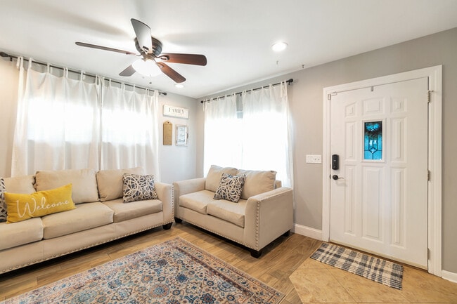 Building Photo - 7703 Southside Ln