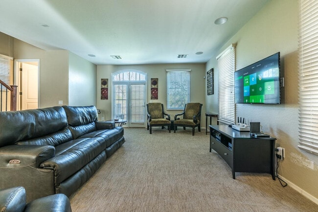Building Photo - 1628 E Canyon Creek Dr