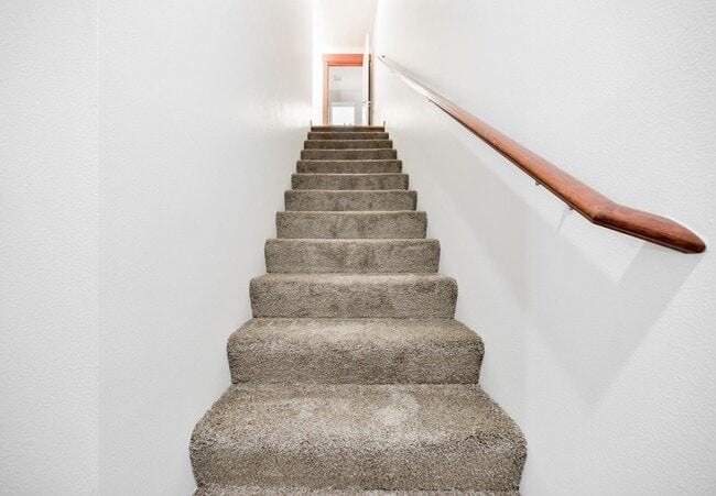 Building Photo - Nice 3 beds / 3.5 baths Townhouse in Green...