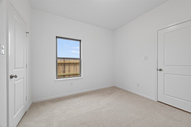 Building Photo - 5015 Bowen Pr Dr