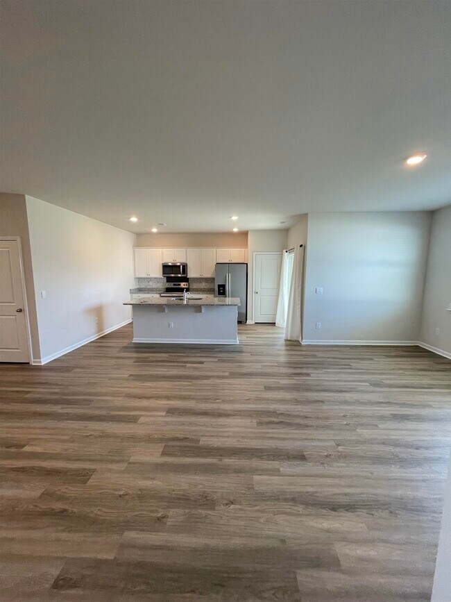 Building Photo - 5175 Yellowstone Dr