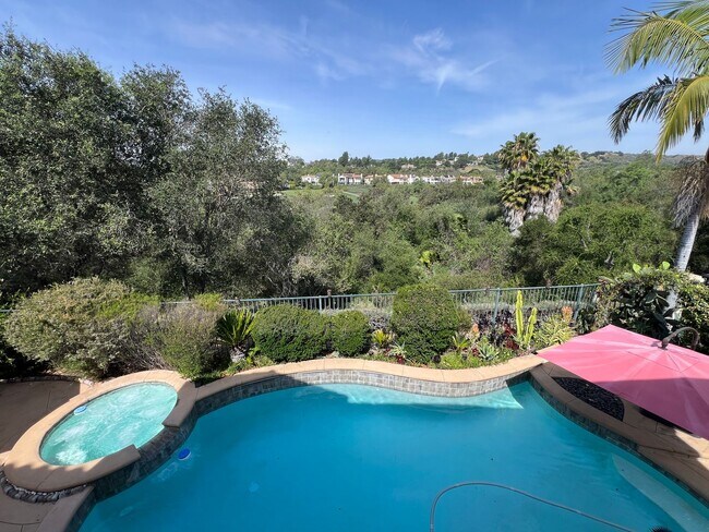 Building Photo - Luxury En Suite Living & Panoramic Views