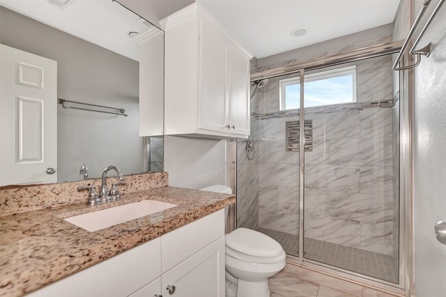 Building Photo - 315 Tilden Dr