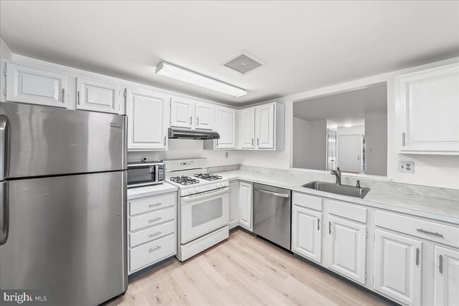 Building Photo - 102 Mountainview Dr