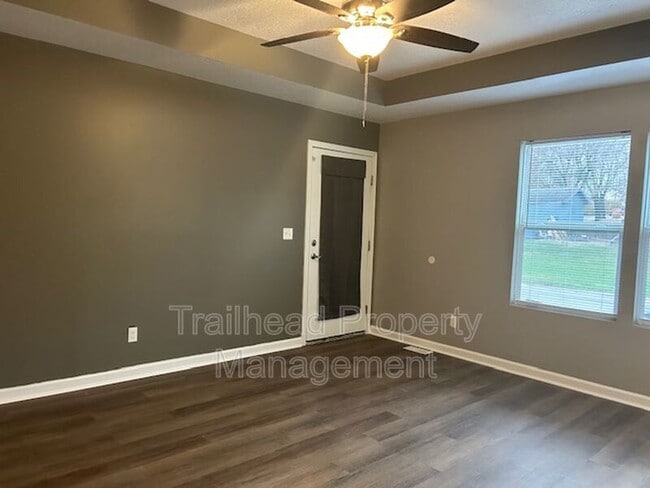 Building Photo - 605 Hillcrest St