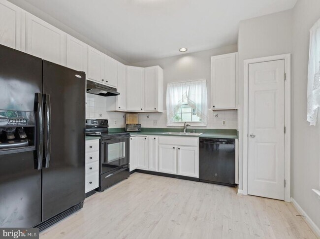 Building Photo - 2 W Kyla Marie Dr