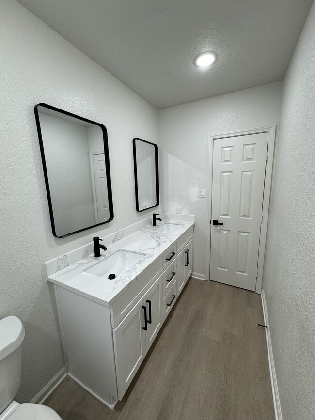 Double vanity bathroom - 4928 Avenue R 1/2