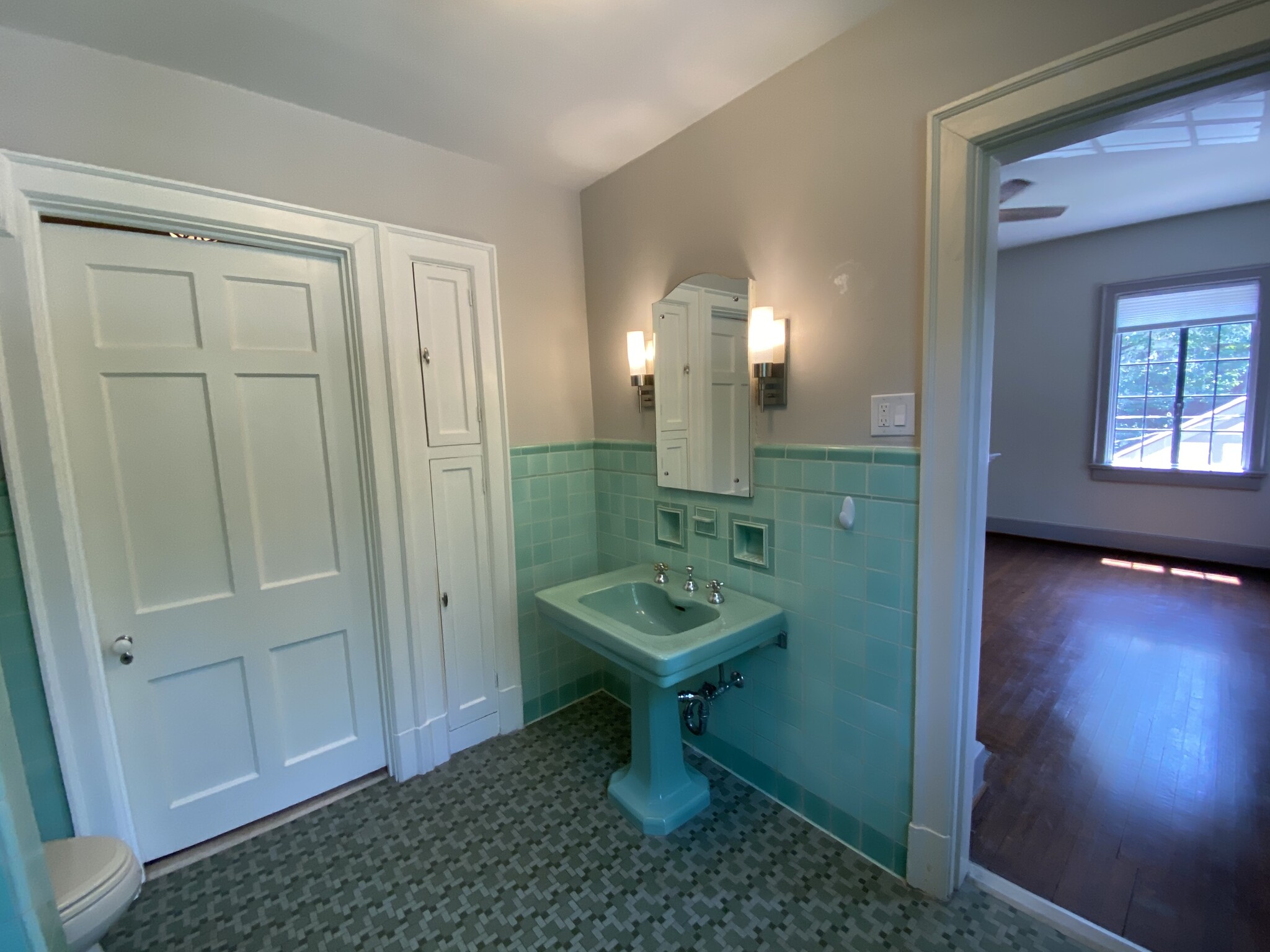 Bathroom 2nd Bedroom - 100 Mcdowell Rd