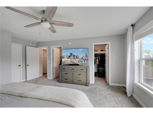 Building Photo - 6332 Apple Ct