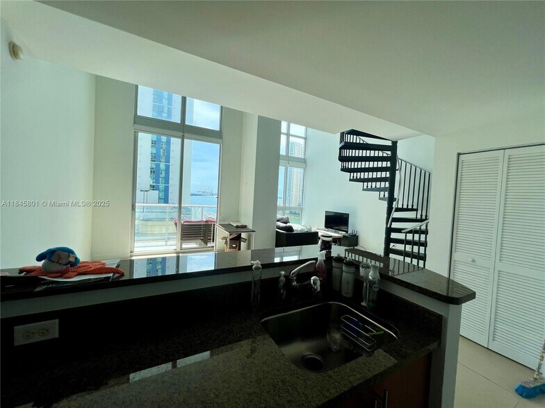 Building Photo - 300 S Biscayne Blvd
