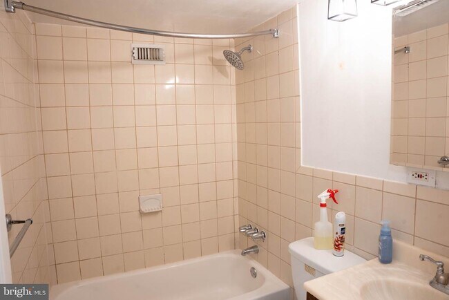 Building Photo - 5801 Quantrell Ave