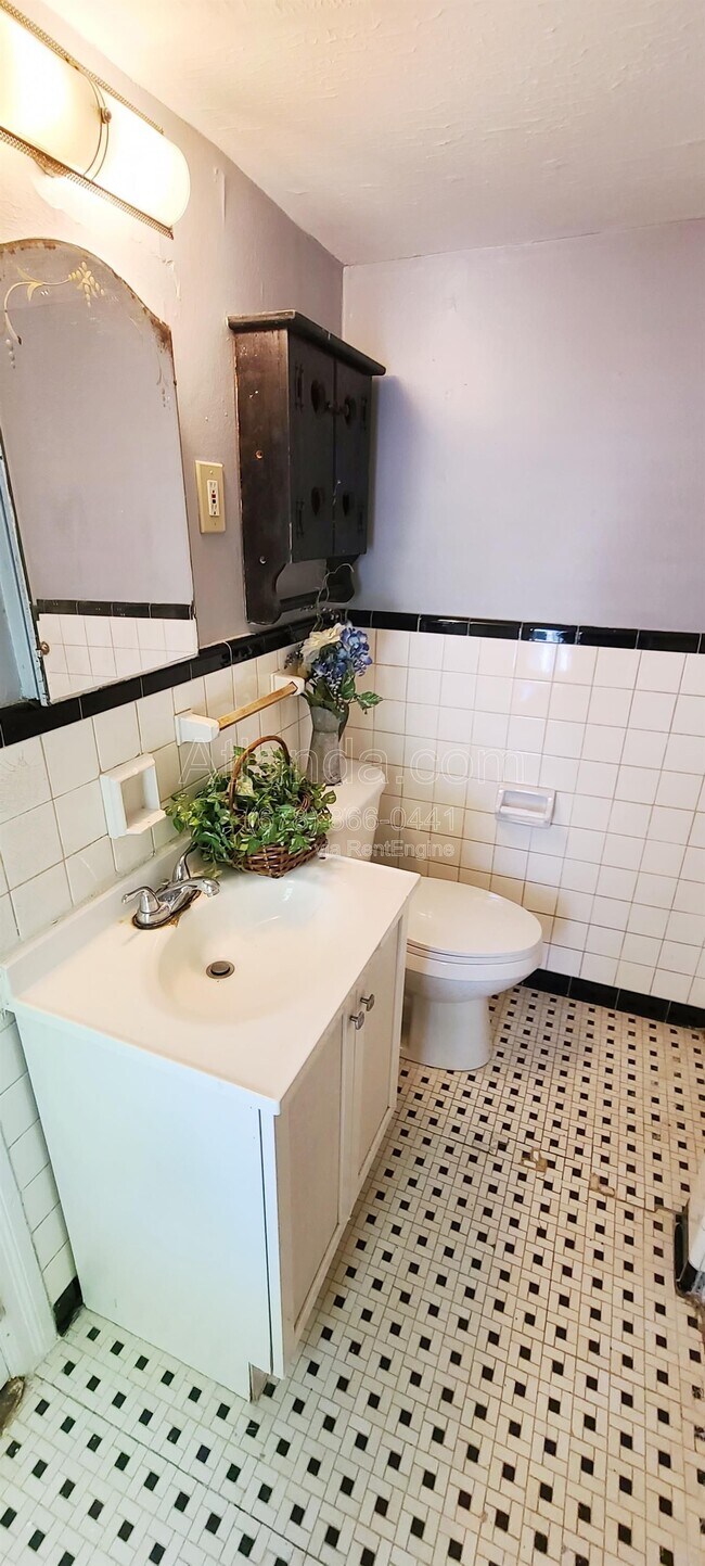 Building Photo - 1318 Ormewood Ave SE