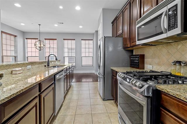 Building Photo - 627 Senda