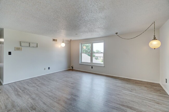 Building Photo - Ask About Our Half Off Special!!  Spacious...