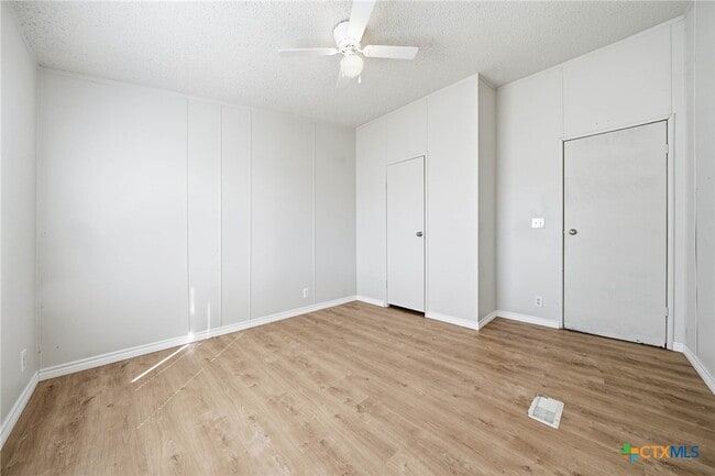 Building Photo - 3034 Barr Ln