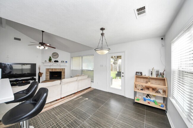 Building Photo - 18318 Farriswood Ct