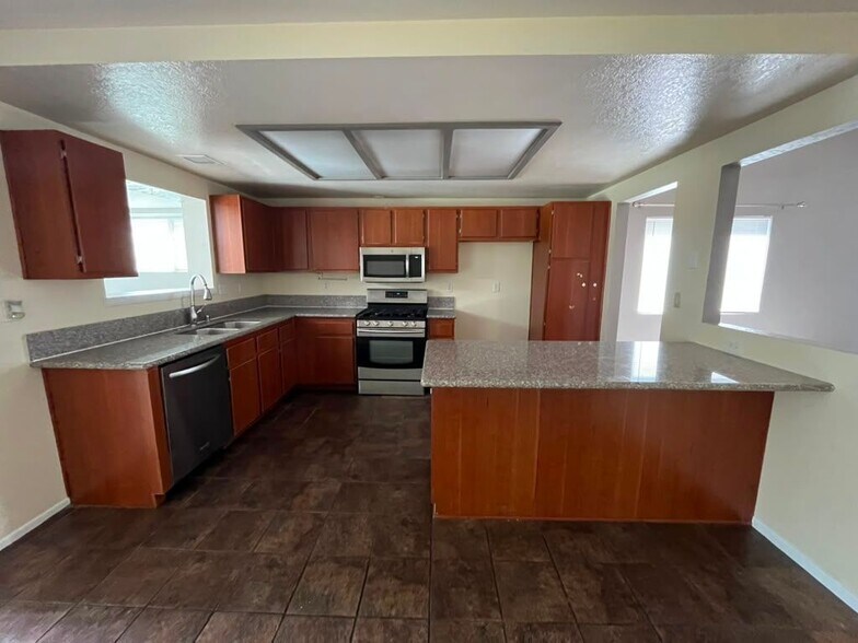 Building Photo - 43770 Santa Rosa Cir