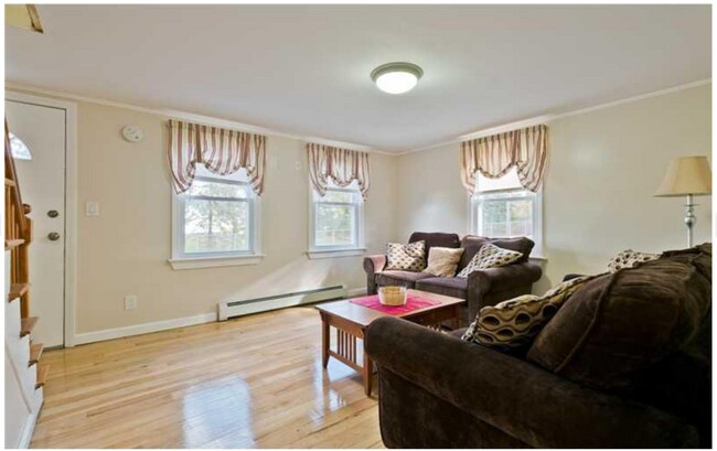 Building Photo - 157 Evans St