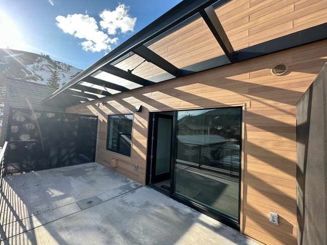 Building Photo - 105 Mercill Ave