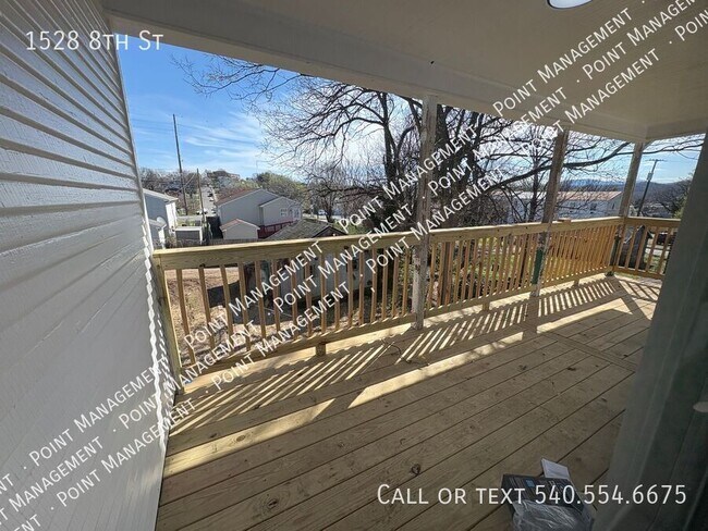 Building Photo - 1528 8th St SE