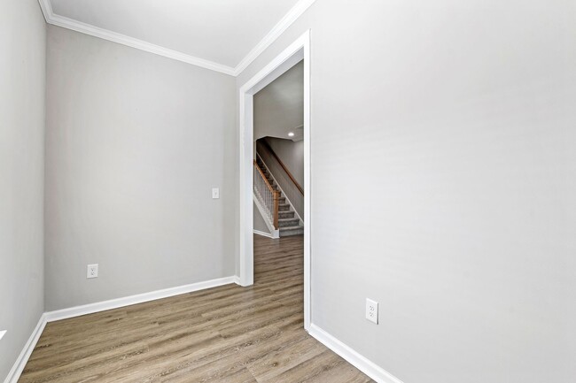 Building Photo - Stunning Duplex Minutes to Downtown Durham!