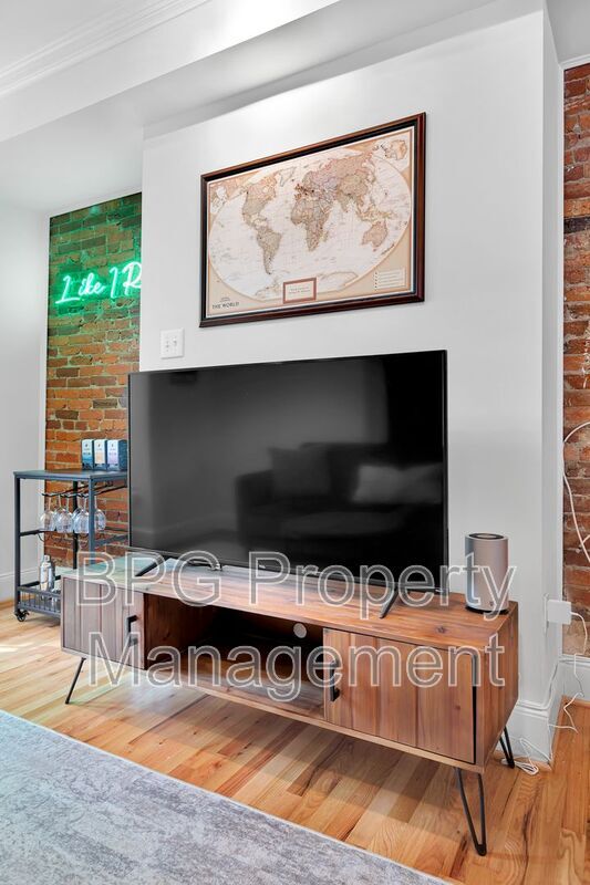 Building Photo - 1037 5th St NE