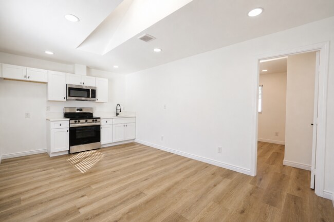 Building Photo - 5822 Virginia Pl