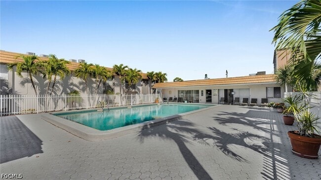 Building Photo - 1830 Maravilla Ave