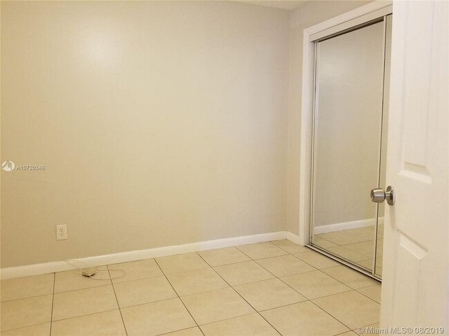 Building Photo - 5972