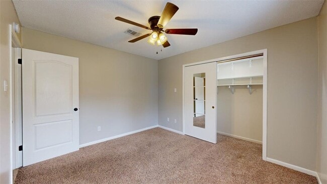 Building Photo - 2704 Wilderness Dr N