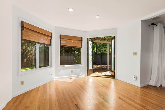 Building Photo - Updated Issaquah Home in Klahanie Neighborhood