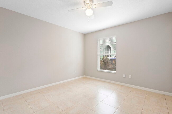 Building Photo - 1911 Colonial Woods Blvd