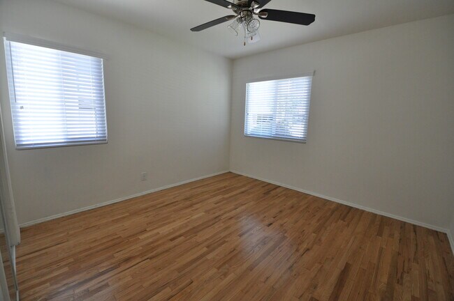 Building Photo - 11054