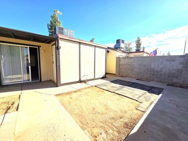 Building Photo - Cute 2 bedroom 1 bath