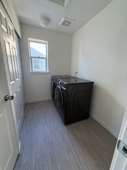 Building Photo - 9839 E 56th Pl