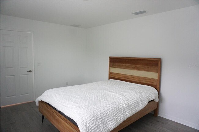 Building Photo - 5732 Newberry Pnes Ave