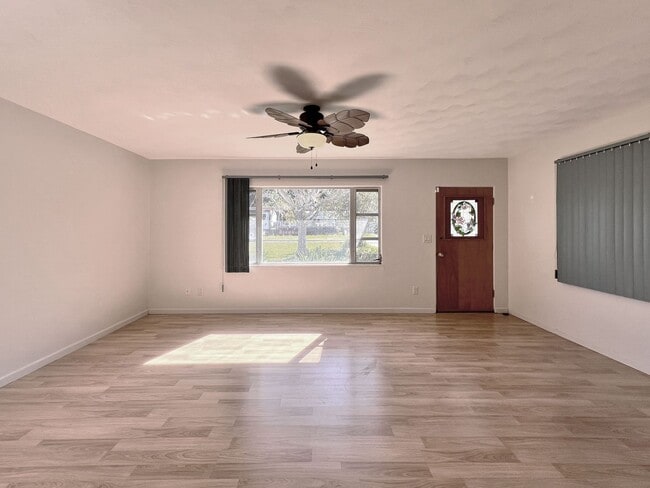 Building Photo - Two-Bedroom Pool Home in Winter Haven Clos...