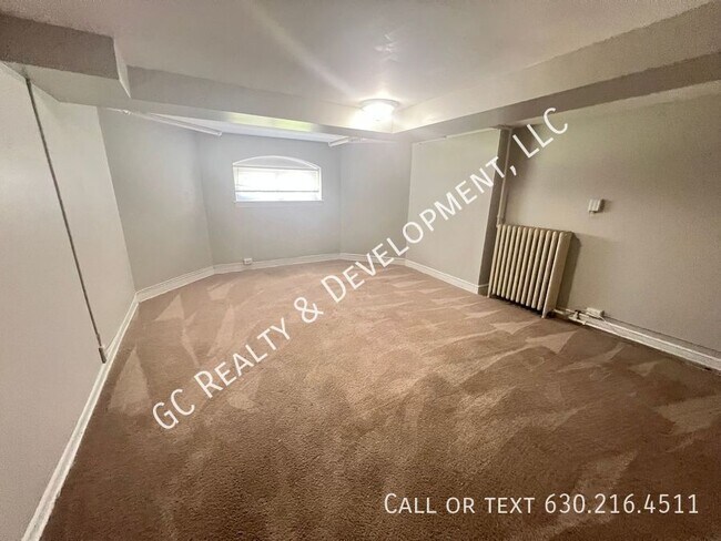 Building Photo - 5410 W Berteau Ave