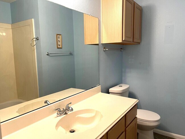 Building Photo - 4219 Hermitage Hollow Ln
