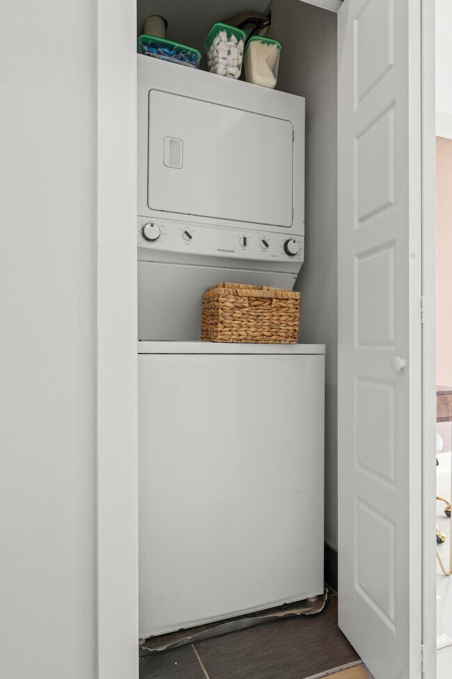 Building Photo - 826 N Broad St