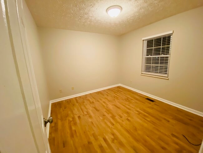 Building Photo - 6033 Waterbury Ln