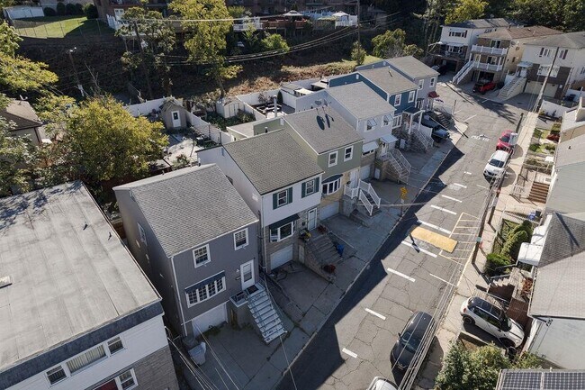 Building Photo - 3508 Givernaud Terrace