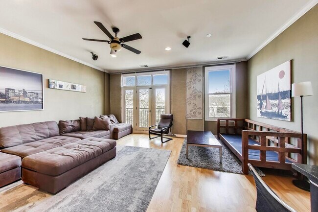 Building Photo - 4814 N Damen Ave