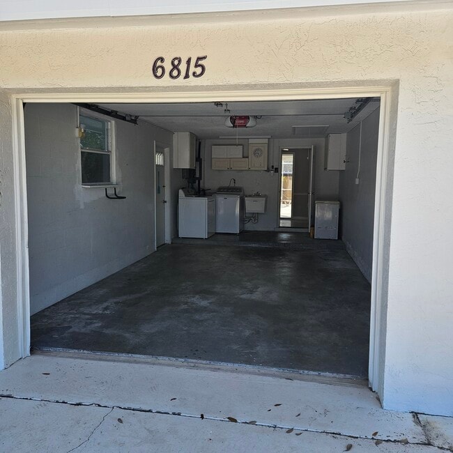 Building Photo - 6815 Anchor Way