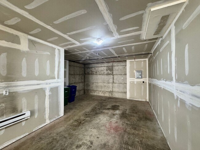Building Photo - Secluded Renton Townhome