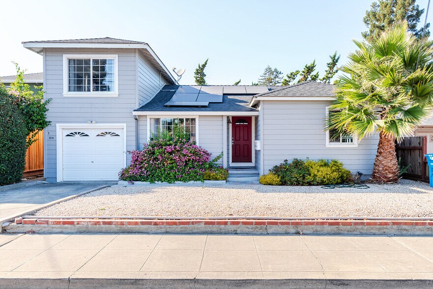 Building Photo - 253 Center St