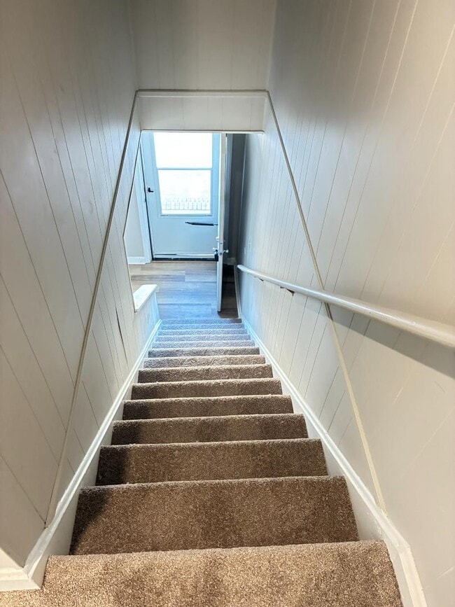 Building Photo - 1612 Dartmore Dr N